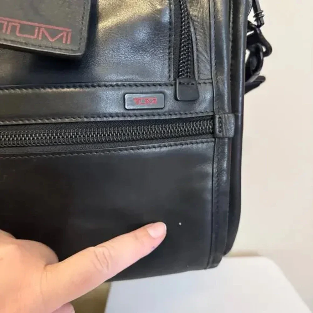 Tumi Alpha Slim Deluxe Briefcase Bag Black Leather Portfolio Messenger Business - Picture 4 of 14